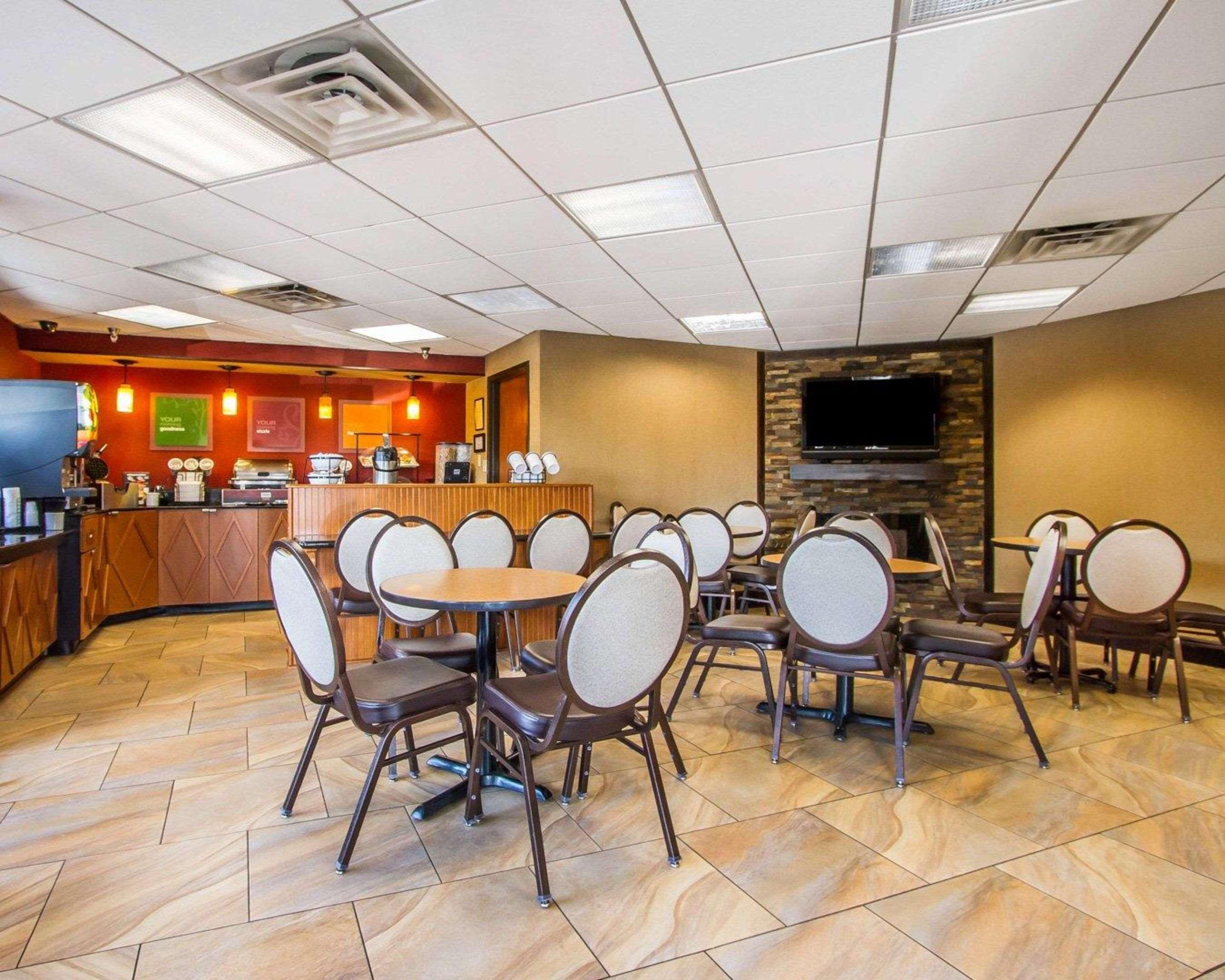 Rodeway Inn & Suites Κλάρκσβιλ Εξωτερικό φωτογραφία