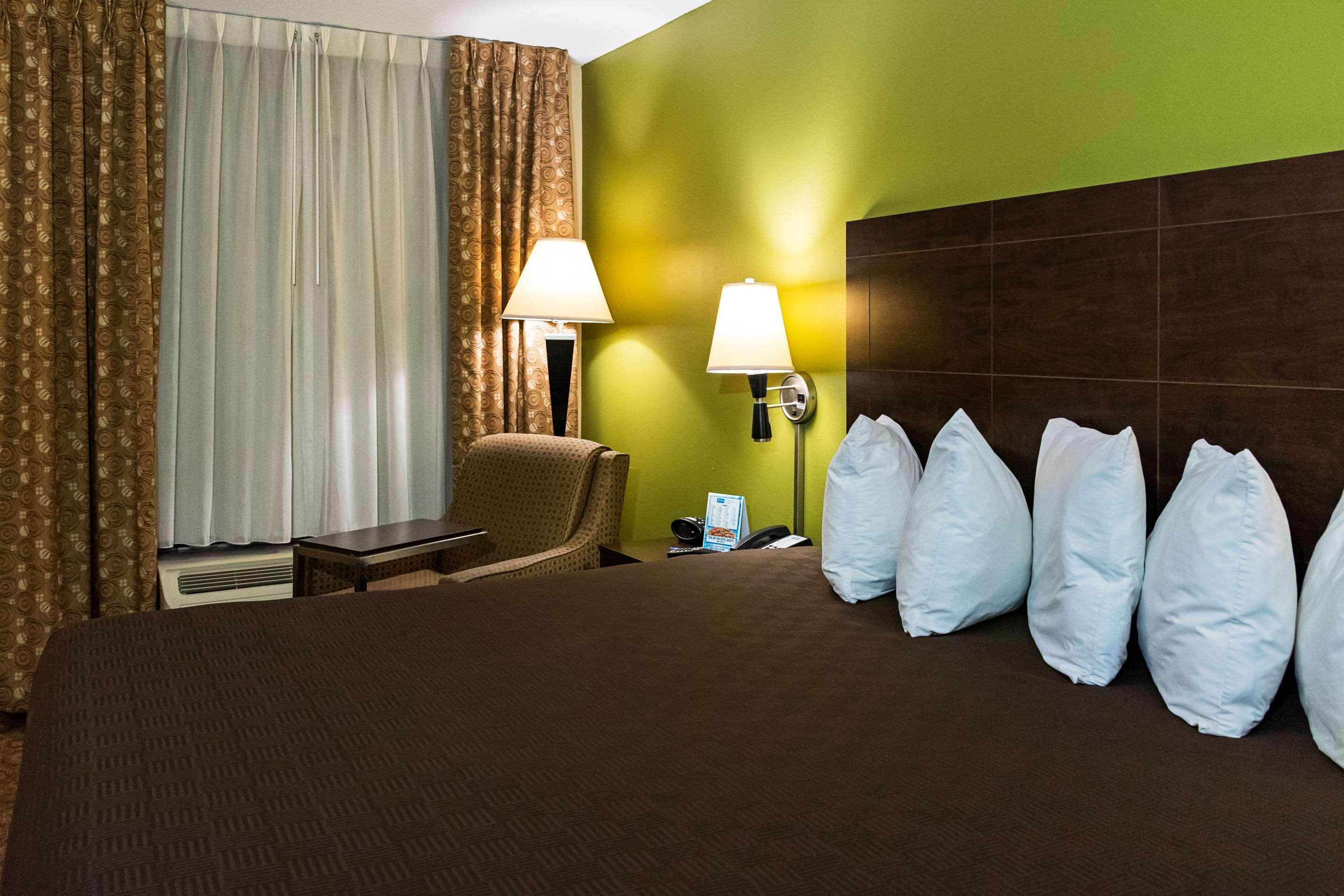 Rodeway Inn & Suites Κλάρκσβιλ Εξωτερικό φωτογραφία