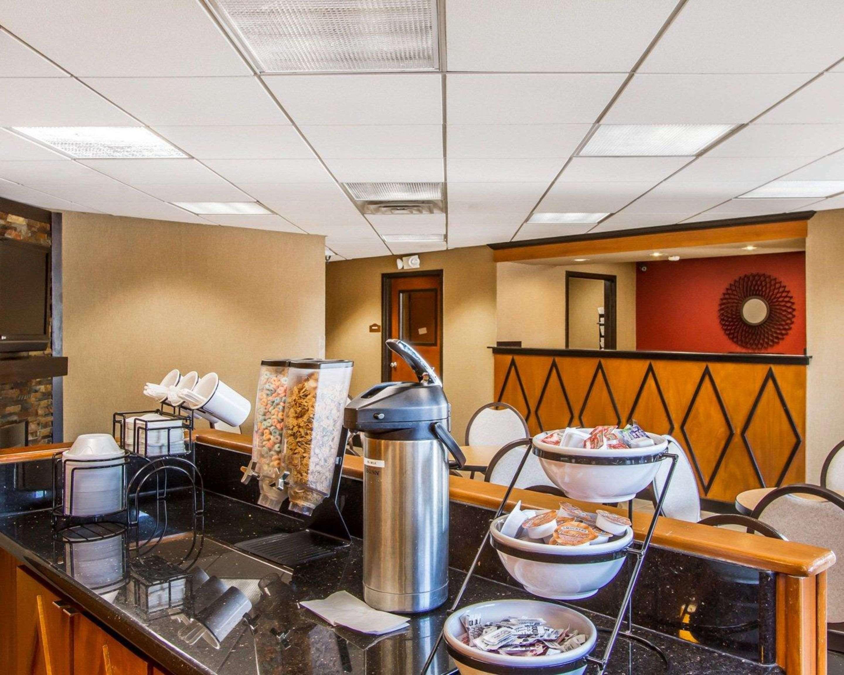 Rodeway Inn & Suites Κλάρκσβιλ Εξωτερικό φωτογραφία