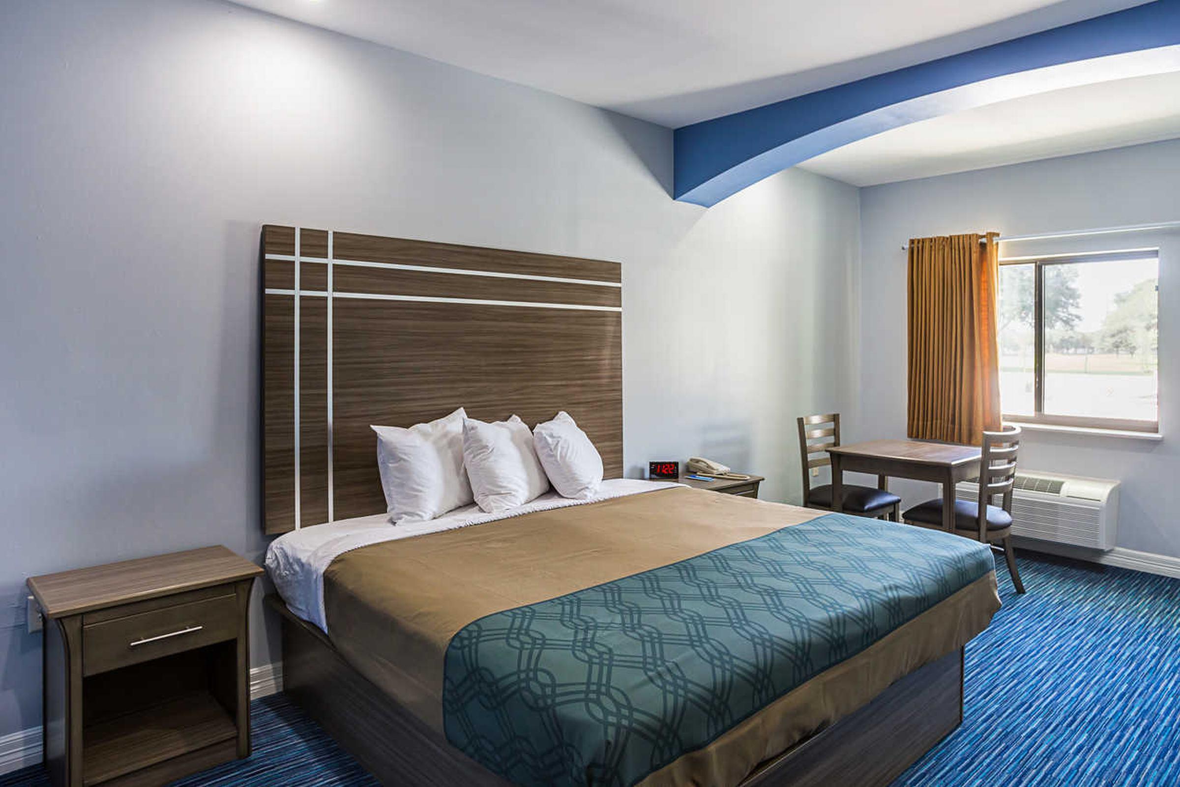 Rodeway Inn & Suites Κλάρκσβιλ Εξωτερικό φωτογραφία