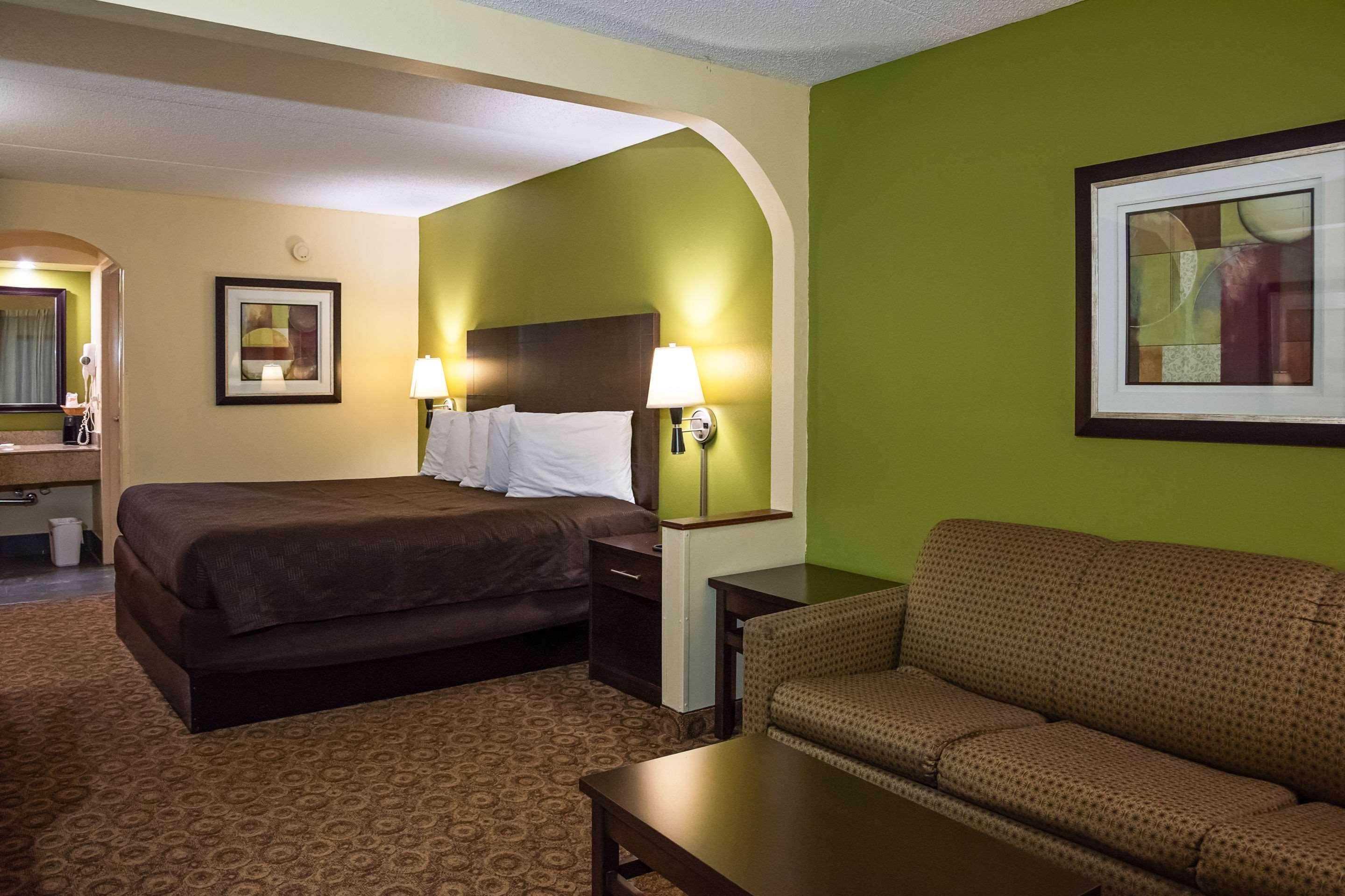 Rodeway Inn & Suites Κλάρκσβιλ Εξωτερικό φωτογραφία