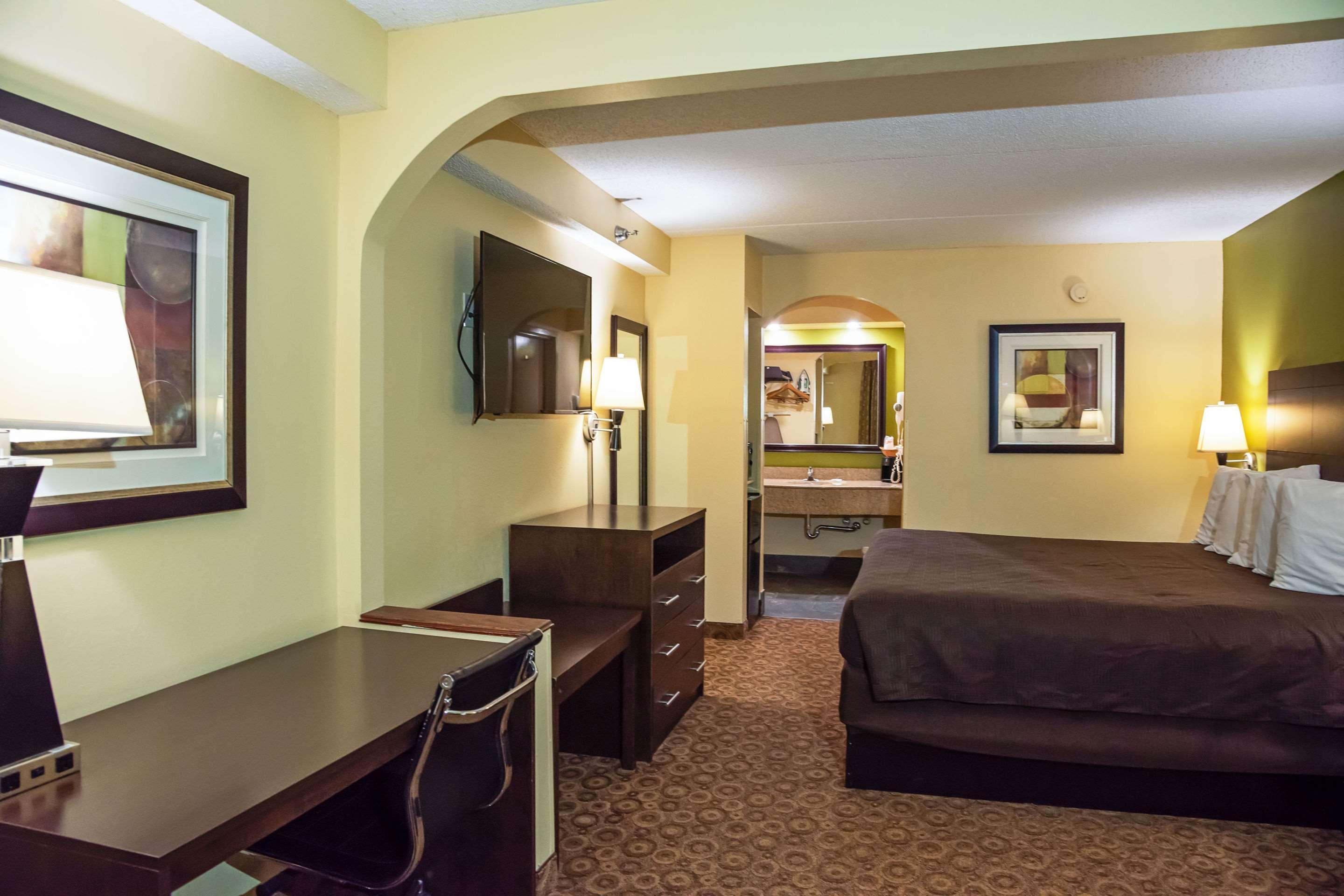Rodeway Inn & Suites Κλάρκσβιλ Εξωτερικό φωτογραφία