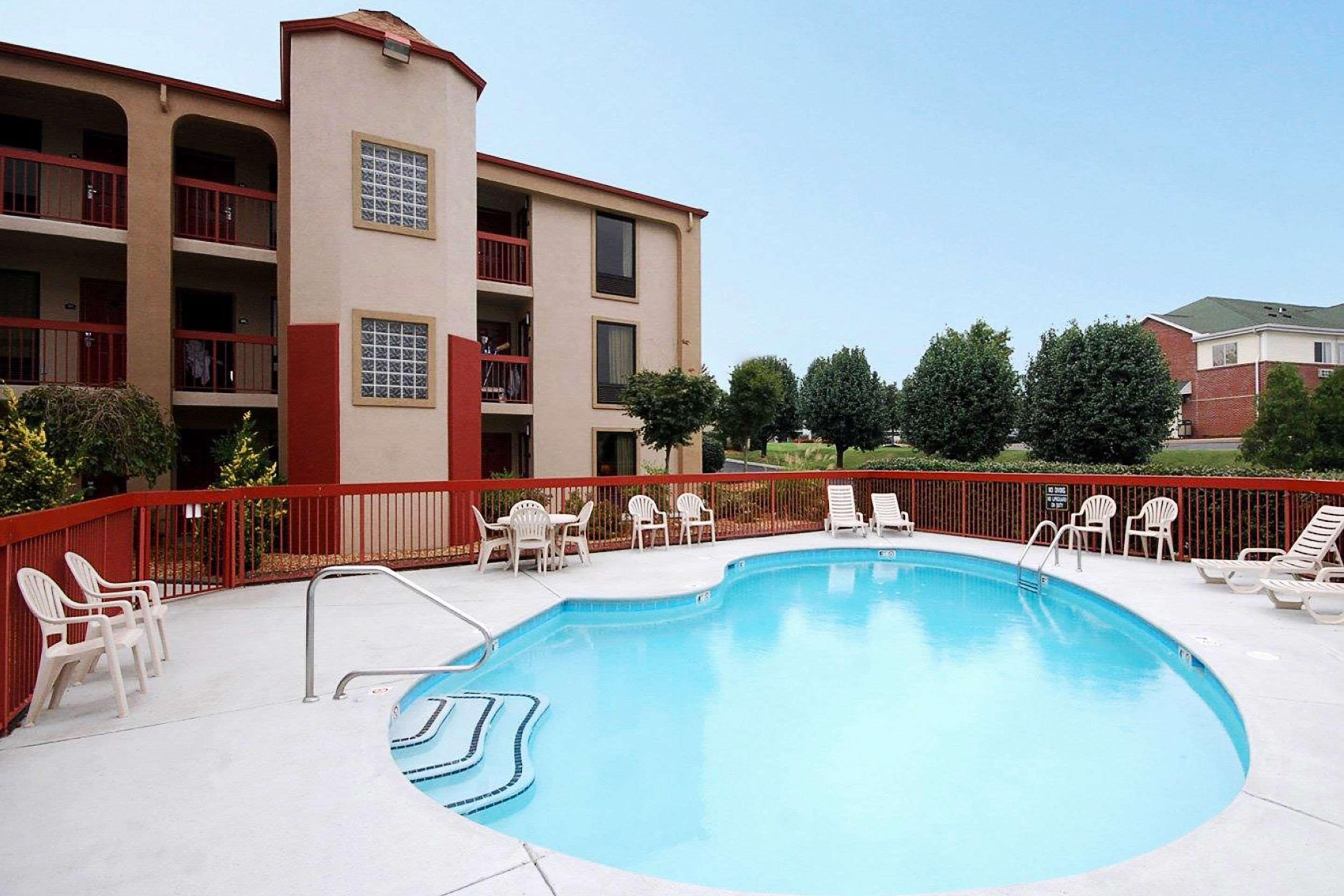 Rodeway Inn & Suites Κλάρκσβιλ Εξωτερικό φωτογραφία