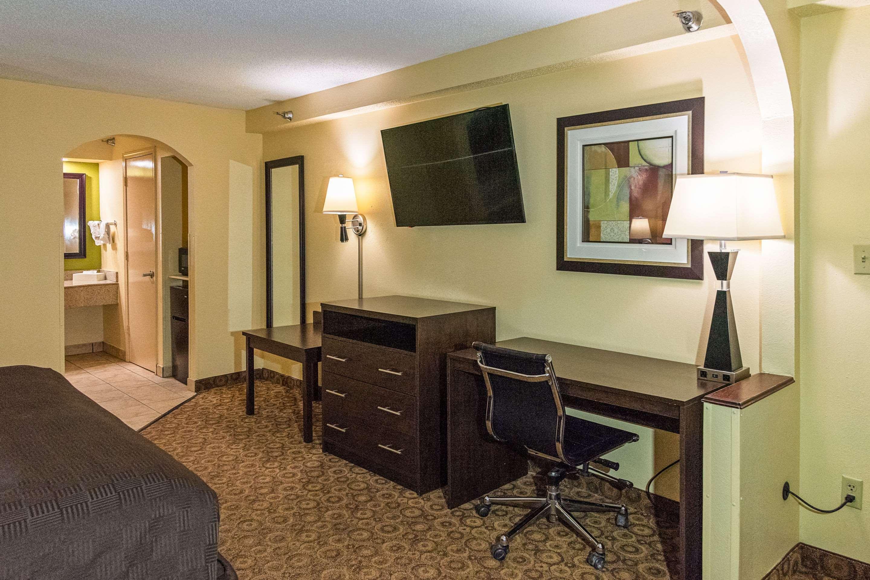 Rodeway Inn & Suites Κλάρκσβιλ Εξωτερικό φωτογραφία