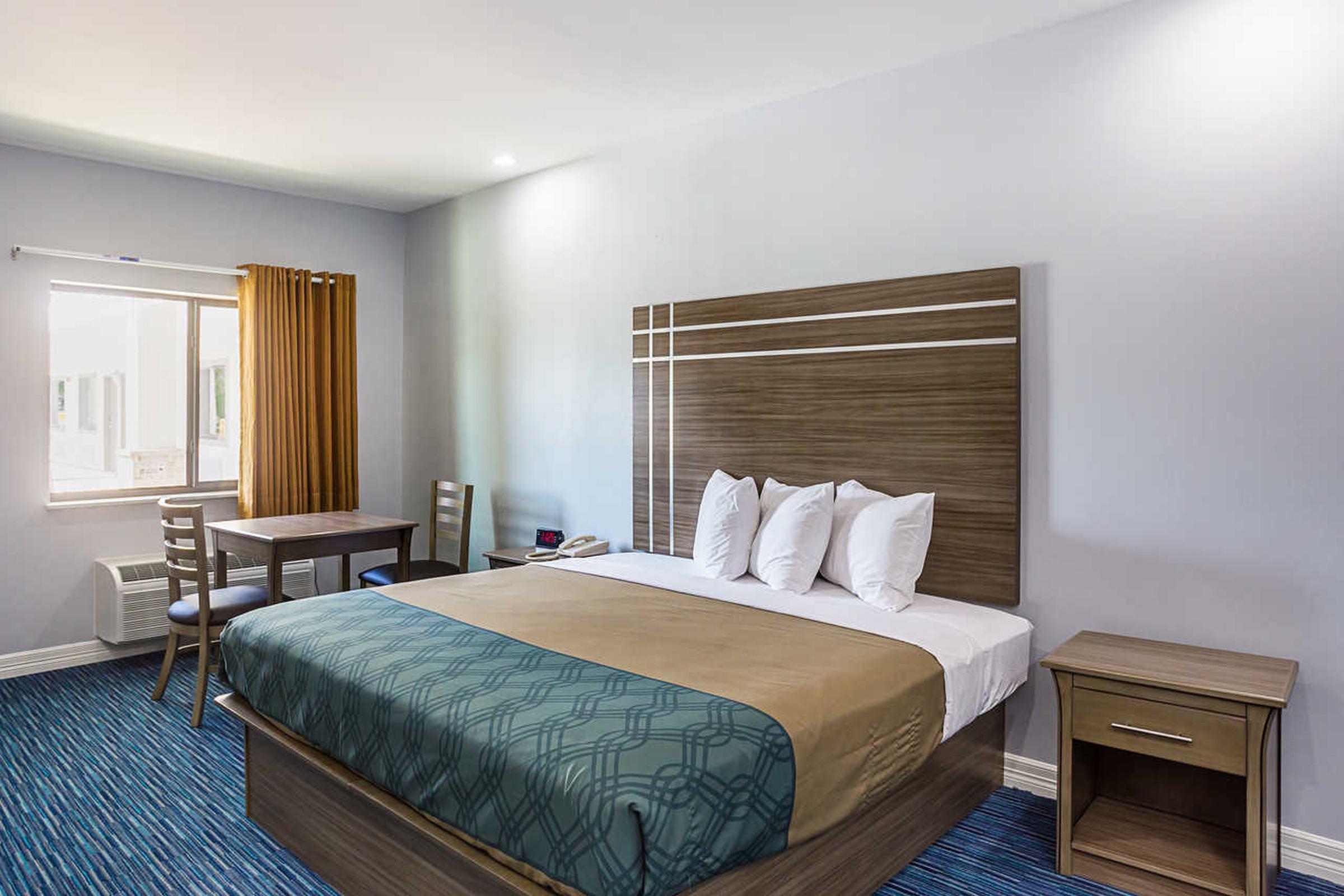Rodeway Inn & Suites Κλάρκσβιλ Εξωτερικό φωτογραφία