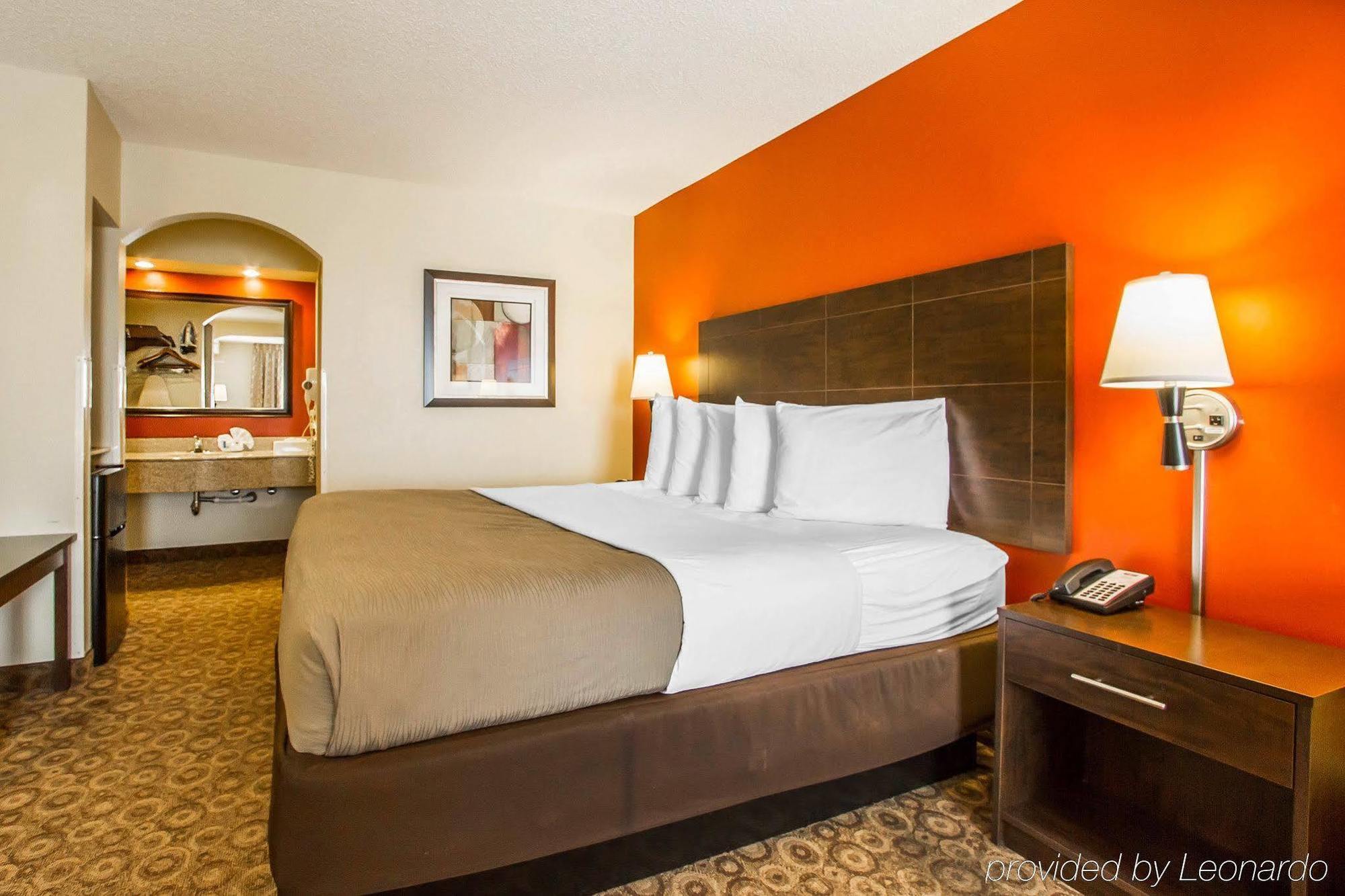 Rodeway Inn & Suites Κλάρκσβιλ Εξωτερικό φωτογραφία