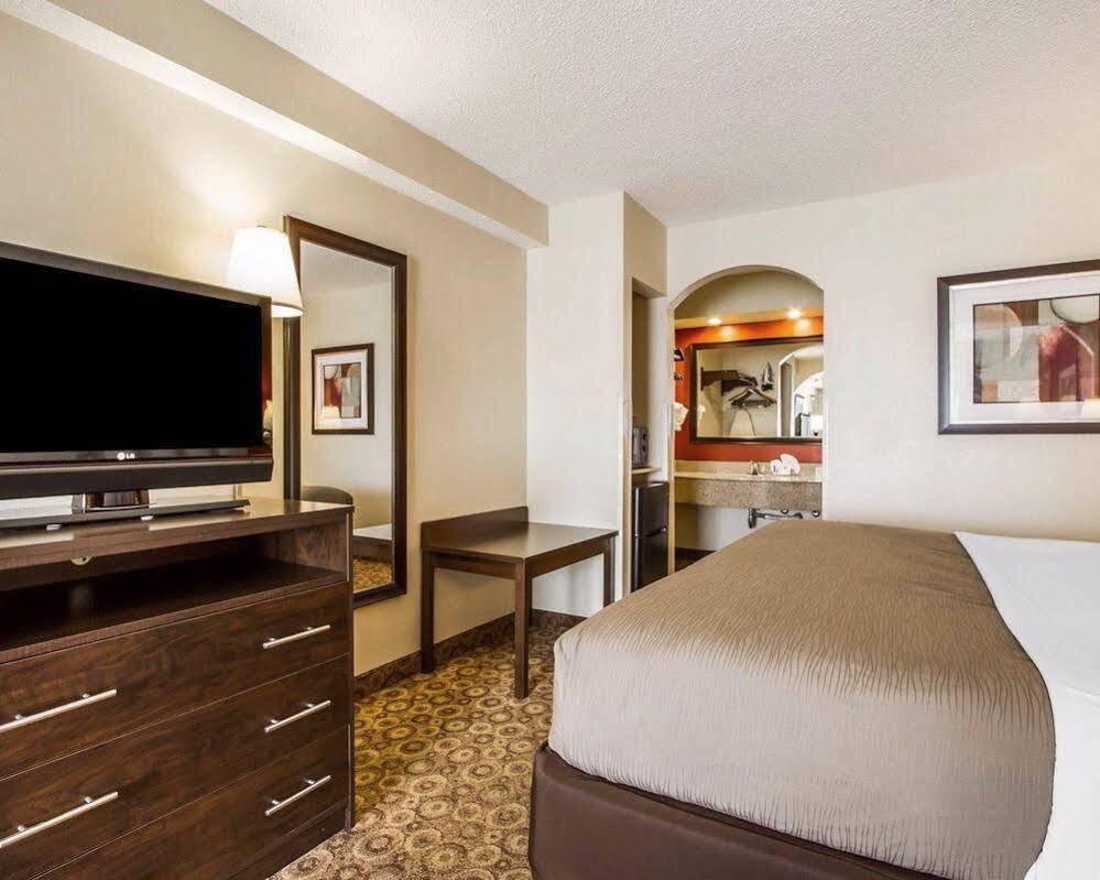 Rodeway Inn & Suites Κλάρκσβιλ Εξωτερικό φωτογραφία