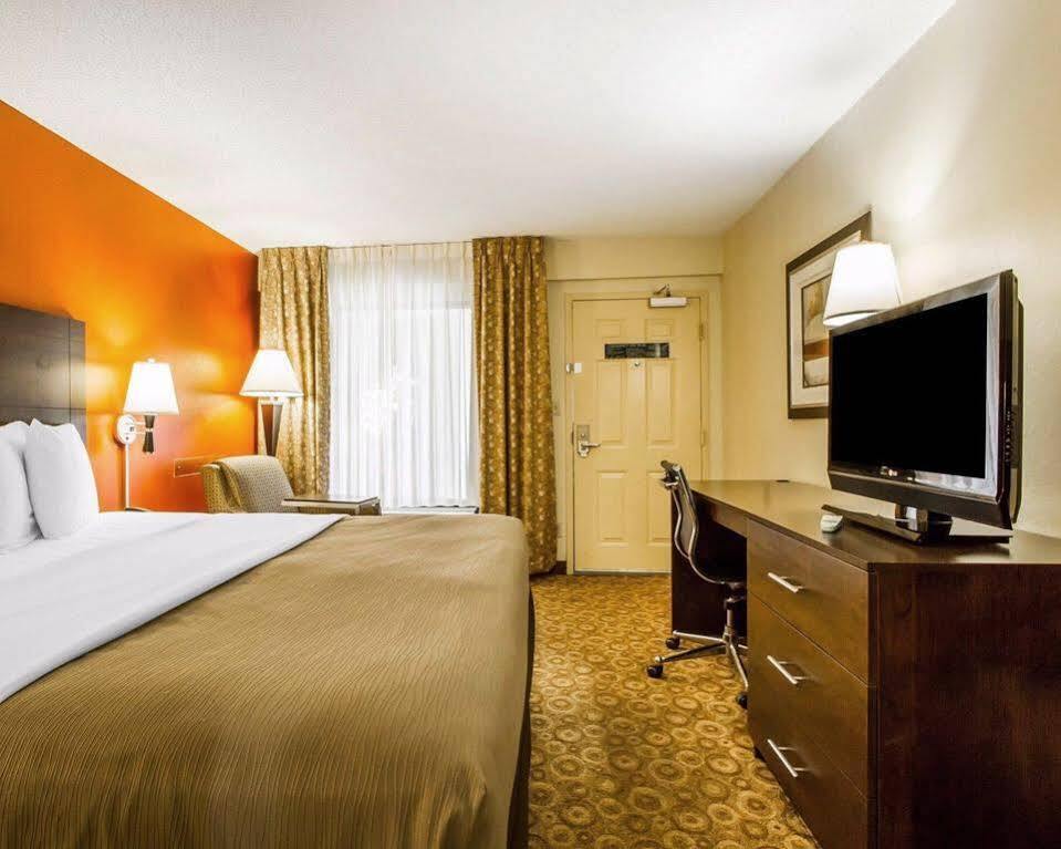 Rodeway Inn & Suites Κλάρκσβιλ Εξωτερικό φωτογραφία