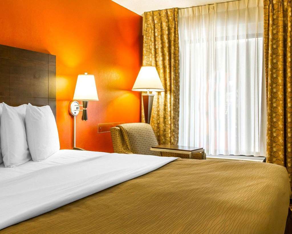 Rodeway Inn & Suites Κλάρκσβιλ Δωμάτιο φωτογραφία