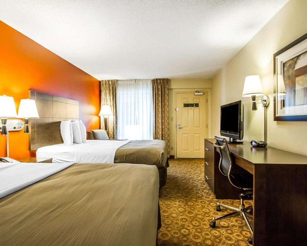 Rodeway Inn & Suites Κλάρκσβιλ Δωμάτιο φωτογραφία
