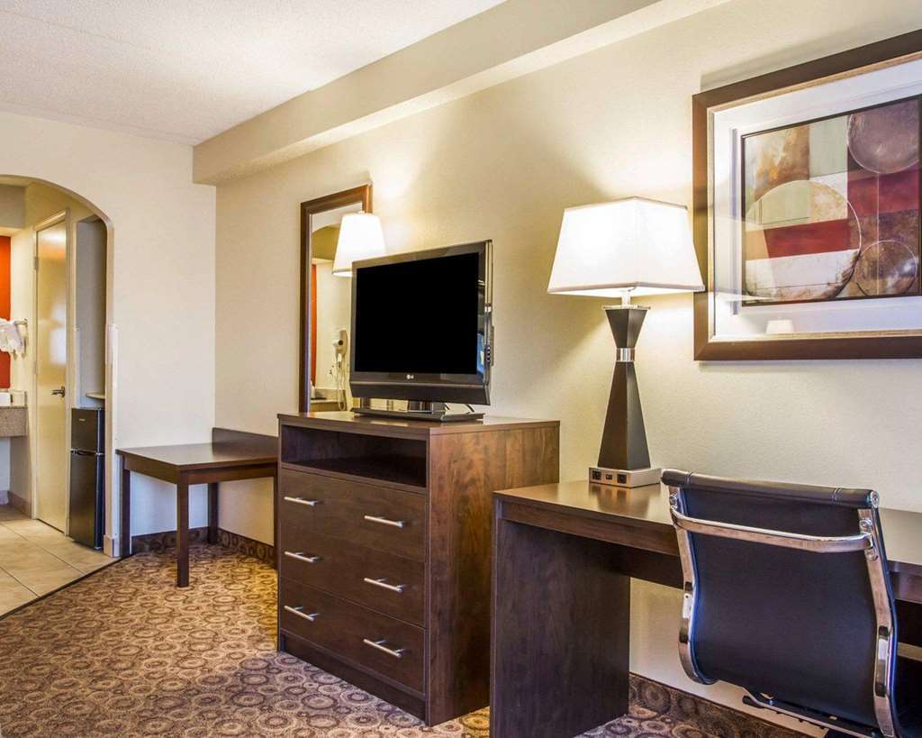Rodeway Inn & Suites Κλάρκσβιλ Δωμάτιο φωτογραφία