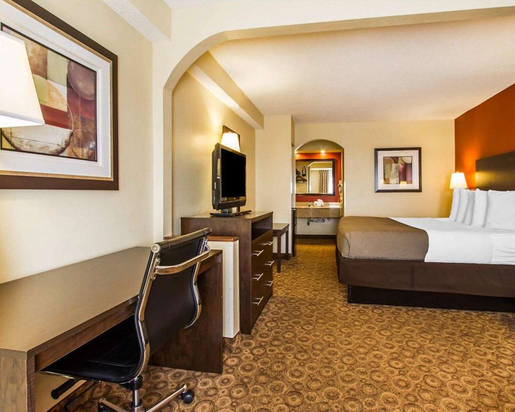 Rodeway Inn & Suites Κλάρκσβιλ Δωμάτιο φωτογραφία